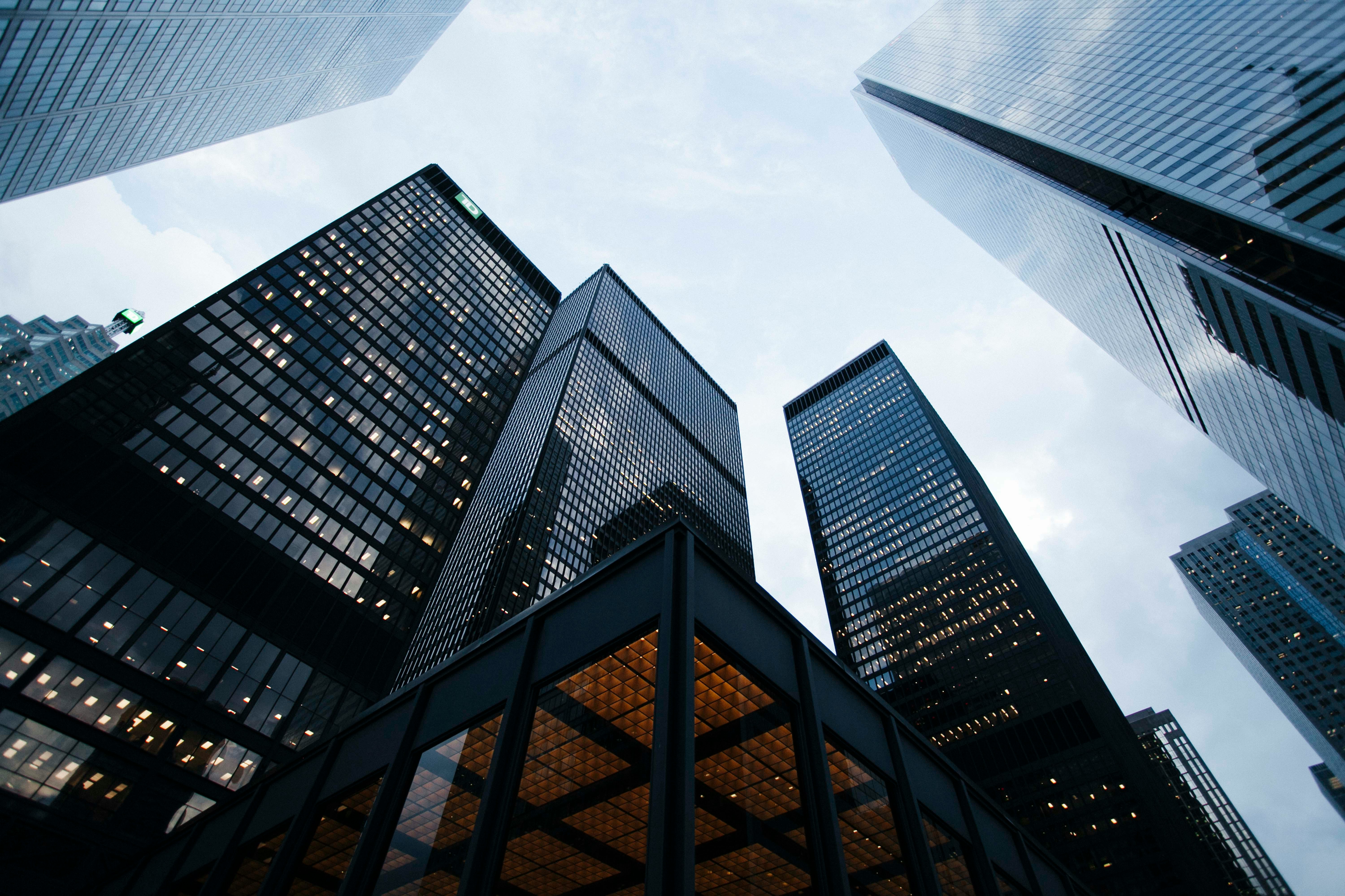 Equipe MM Investimentos reunida no escritório